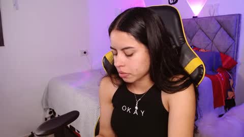 Snapshot of melani_bear chatting on April 6, 3:57 pm MELANI online show from April 6, 3:57 pm