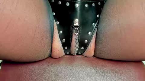 Melania online show from October 19, 1:23 pm