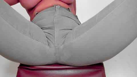 Snapshot of melania_browis chatting on March 19, 3:49 pm Melania online show from March 19, 3:49 pm