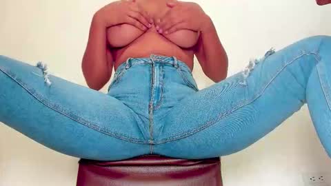 Snapshot of melania_browis chatting on March 20, 10:42 am Melania online show from March 20, 10:42 am