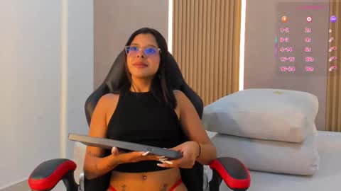 Snapshot of melanie_bonelli chatting on October 9, 7:45 pm Melanie Bonelli online show from October 9, 7:45 pm