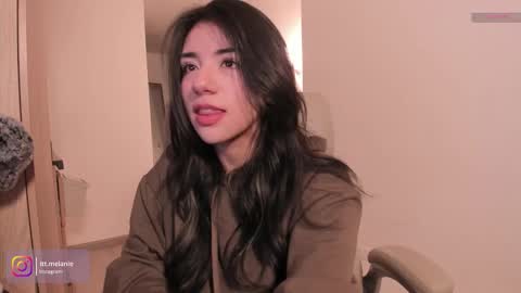 Snapshot of melanie_owo chatting on October 10, 12:31 am Melanie online show from October 10, 12:31 am