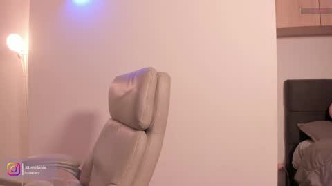 Snapshot of melanie_owo chatting on October 28, 10:01 pm Melanie online show from October 28, 10:01 pm