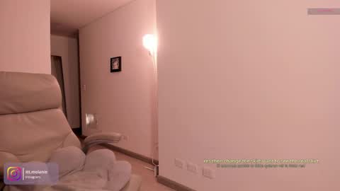 Snapshot of melanie_owo chatting on October 30, 10:54 pm Melanie online show from October 30, 10:54 pm