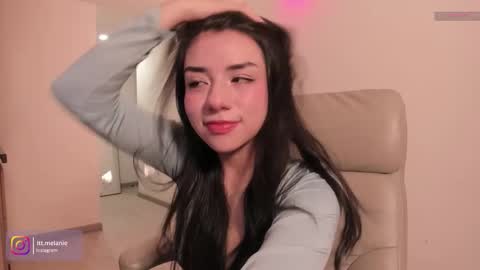 Snapshot of melanie_owo chatting on November 4, 10:31 pm Melanie online show from November 4, 10:31 pm