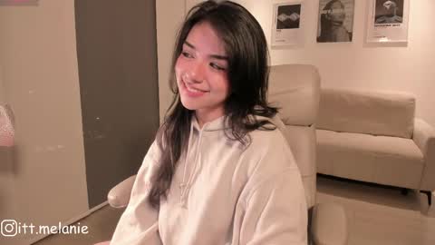 Melanie online show from May 12, 2:08 am