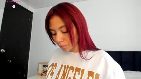 Melanie roux  online show from May 12, 12:24 pm