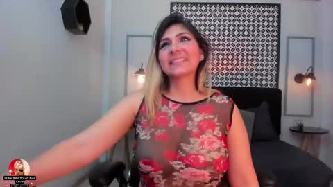 Snapshot of melanie_silver_ chatting on October 28, 9:28 pm Melanie online show from October 28, 9:28 pm