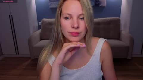 Melanie Bennett online show from May 7, 6:52 am