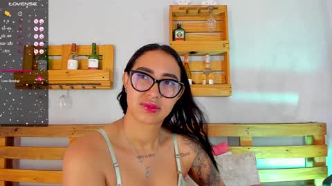 Melanie online show from December 10, 8:05 pm