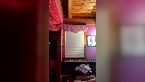 Snapshot of melaniemae chatting on February 21, 6:31 pm melaniemae online show from February 21, 6:31 pm