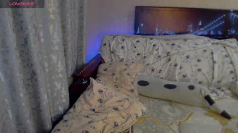 Snapshot of melaniemoor chatting on December 18, 4:42 am Melanie Milena online show from December 18, 4:42 am
