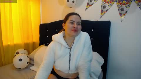 Melanie Parker online show from May 30, 2:25 pm