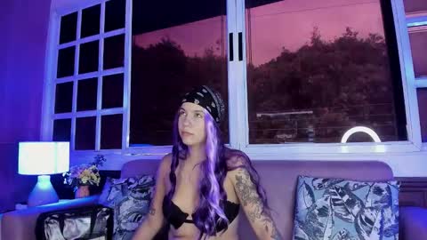 Melanie Roux online show from October 25, 11:40 am