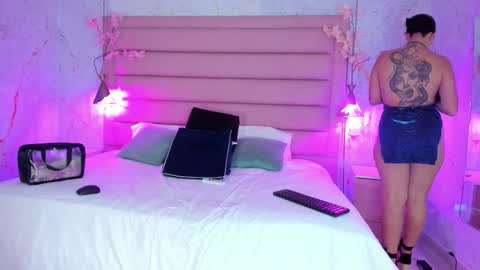 Melanie Roux online show from November 28, 8:11 pm