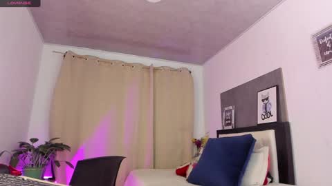 melaniie_roussel online show from January 25, 12:27 am