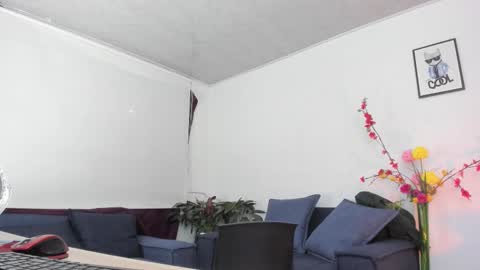 Snapshot of melaniie_roussel chatting on November 13, 1:32 pm melaniie_roussel online show from November 13, 1:32 pm