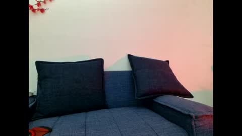 Snapshot of melaniie_roussel chatting on March 25, 12:49 am melaniie_roussel online show from March 25, 12:49 am