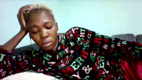 melaninndriping online show from November 9, 7:39 am