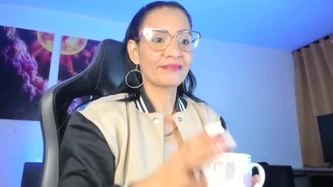 melannia_hills online show from January 16, 7:28 am
