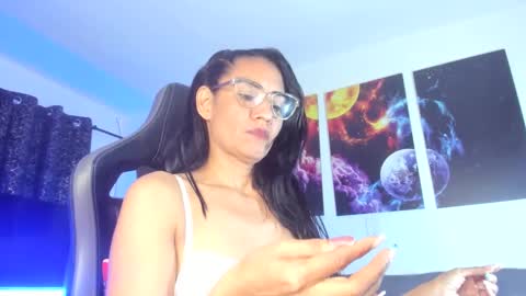 melannia_hills online show from February 27, 10:15 am