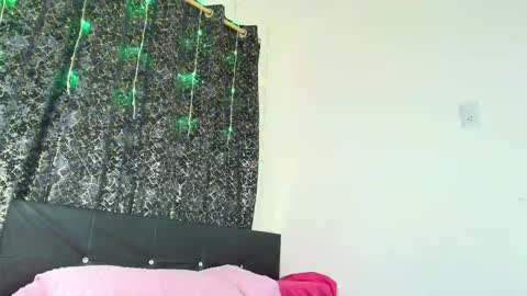 Snapshot of melannia_hills chatting on September 19, 7:21 am melannia_hills online show from September 19, 7:21 am