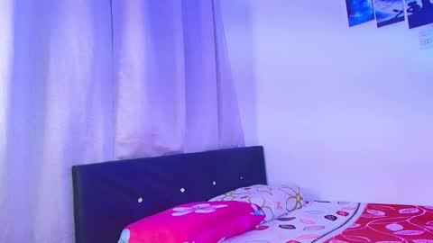 Snapshot of melannia_hills chatting on October 18, 5:32 am melannia_hills online show from October 18, 5:32 am