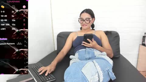 melannie roses online show from September 11, 11:05 pm
