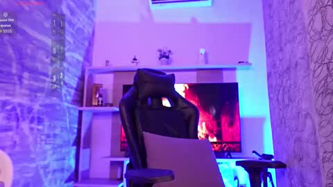 Snapshot of melanny_luv chatting on March 15, 9:54 pm MelanyLuv online show from March 15, 9:54 pm