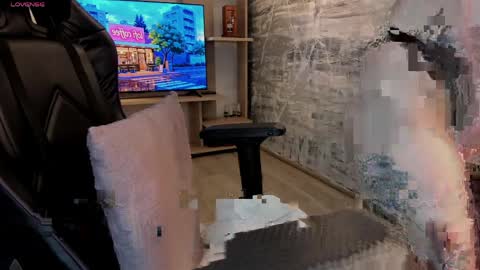 Snapshot of melanny_luv chatting on March 30, 8:43 pm MelanyLuv online show from March 30, 8:43 pm