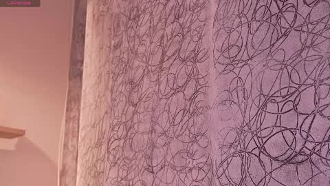 Snapshot of melanny_luv chatting on April 2, 10:18 pm MelanyLuv online show from April 2, 10:18 pm