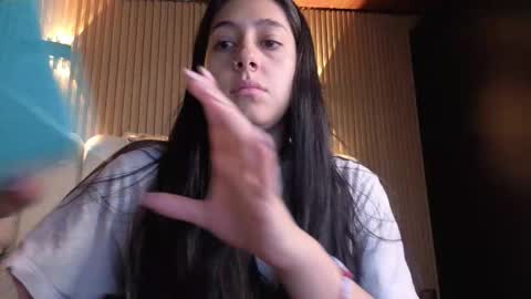 Snapshot of melanny_petite chatting on March 18, 12:52 pm melanny_petite online show from March 18, 12:52 pm