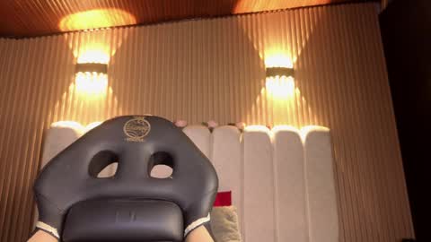 Snapshot of melanny_petite chatting on April 6, 1:01 pm melanny_petite online show from April 6, 1:01 pm