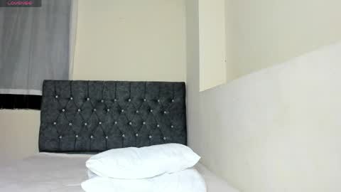 Snapshot of melany_curt chatting on April 7, 4:07 pm melany_curt online show from April 7, 4:07 pm
