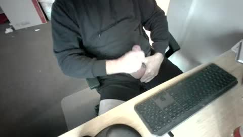 melbguy_075 online show from June 18, 11:20 pm