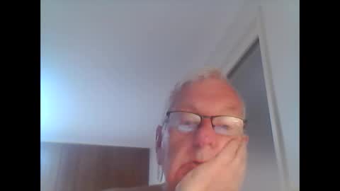 Snapshot of melbourne000 chatting on December 4, 4:32 am melbourne000 online show from December 4, 4:32 am