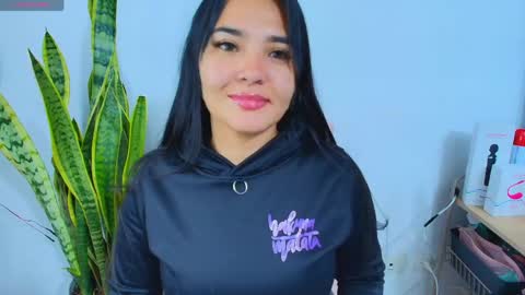    Independent model online show from May 19, 1:22 am