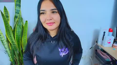    Independent model online show from May 19, 1:56 am