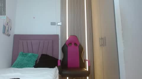 meli_peach online show from October 5, 12:25 pm