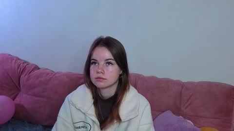 Snapshot of meliamaheia chatting on October 31, 7:42 am Erica online show from October 31, 7:42 am