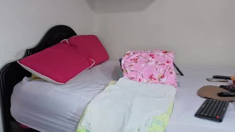 Snapshot of melihotxxx chatting on September 19, 12:02 am melihotxxx online show from September 19, 12:02 am