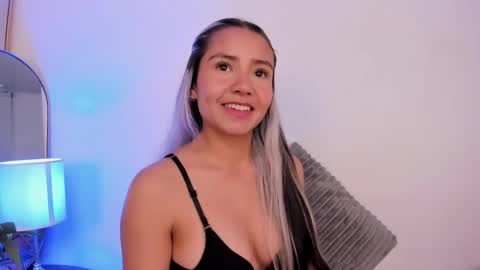 Snapshot of melii_0 chatting on March 26, 11:38 am Melii online show from March 26, 11:38 am