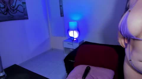 Snapshot of melina_hope_ chatting on December 17, 2:01 pm Melina Hope online show from December 17, 2:01 pm