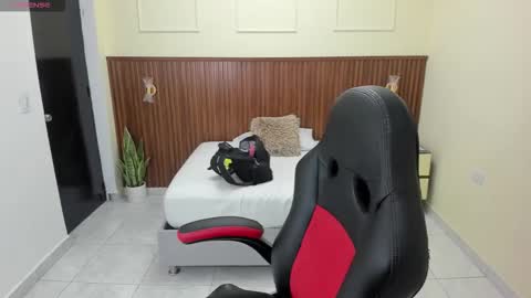 M E L I N A  online show from November 25, 7:03 pm