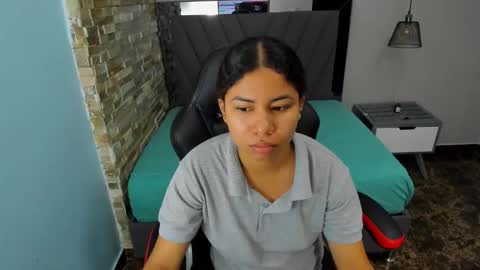 M E L I N A  online show from December 20, 7:32 pm