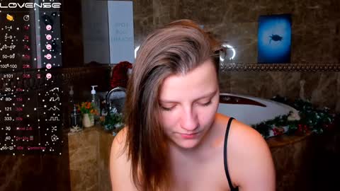 Snapshot of melindat chatting on December 30, 1:26 am Melinda online show from December 30, 1:26 am