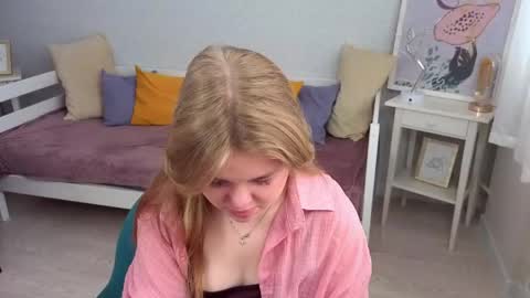 Snapshot of melissa_199 chatting on April 24, 5:54 am Sophia online show from April 24, 5:54 am