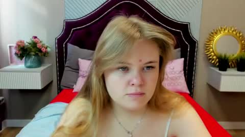 Snapshot of melissa_199 chatting on May 7, 5:35 am Sophia online show from May 7, 5:35 am