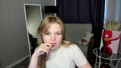 Snapshot of melissa_199 chatting on May 13, 6:00 am Sophia online show from May 13, 6:00 am