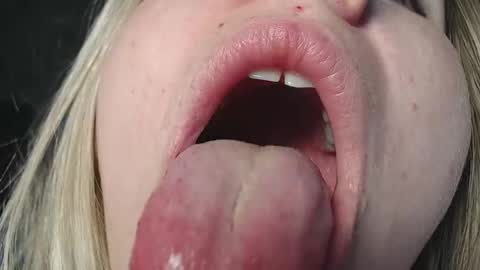 Melissa  Ray online show from December 13, 9:20 pm